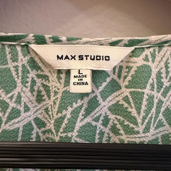 Max Studio smocked flutter sleeve green maxi dress Size Large - Picture 2 of 7